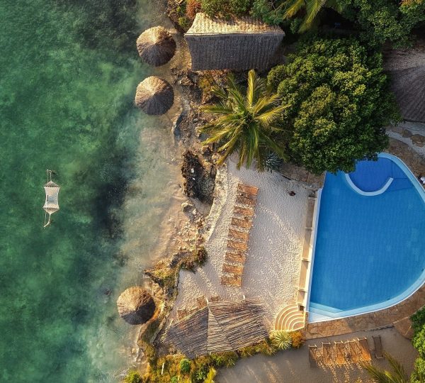 Der Pool und der Strand